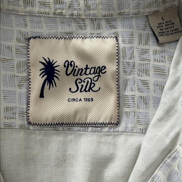 Vintage Silk circa 1969
 Light Gray Patterned Men's Shirt - Picture 3 of 7